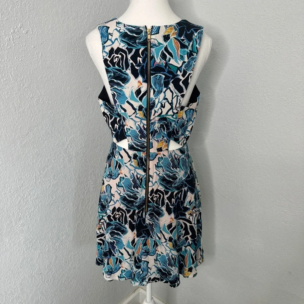 X Naven Twins Ask Me Out Mini Dress in Painted Floral Print cutouts womens M - Picture 6 of 8